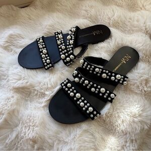 Leather and pearl black sandals NEIMAN MARCUS size 8